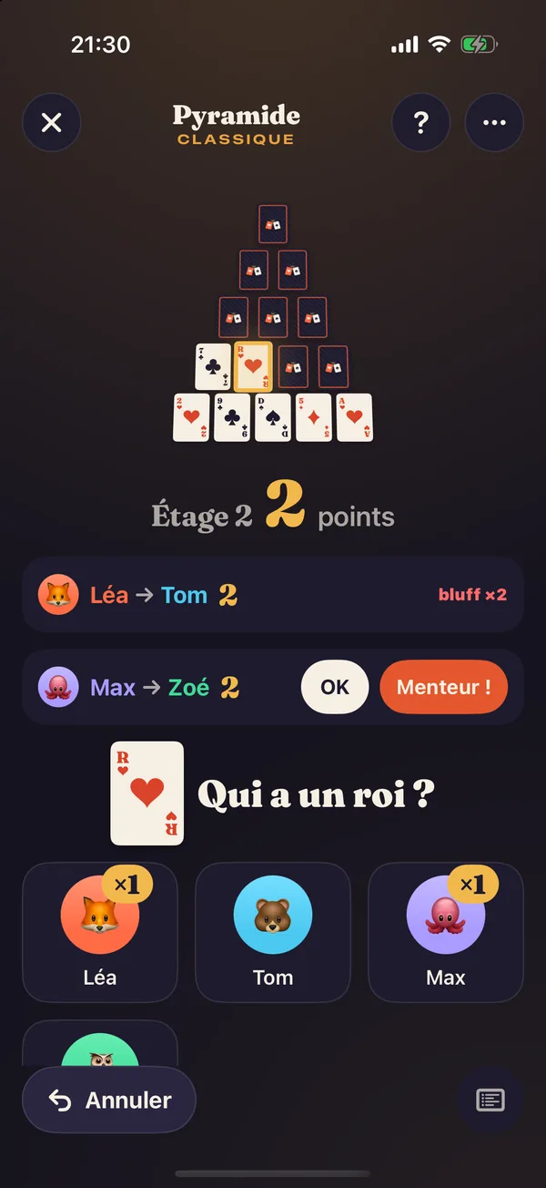 Pyramide : la pyramide de cartes, l'étage 2 à 2 points, les déclarations et les boutons OK et Menteur.